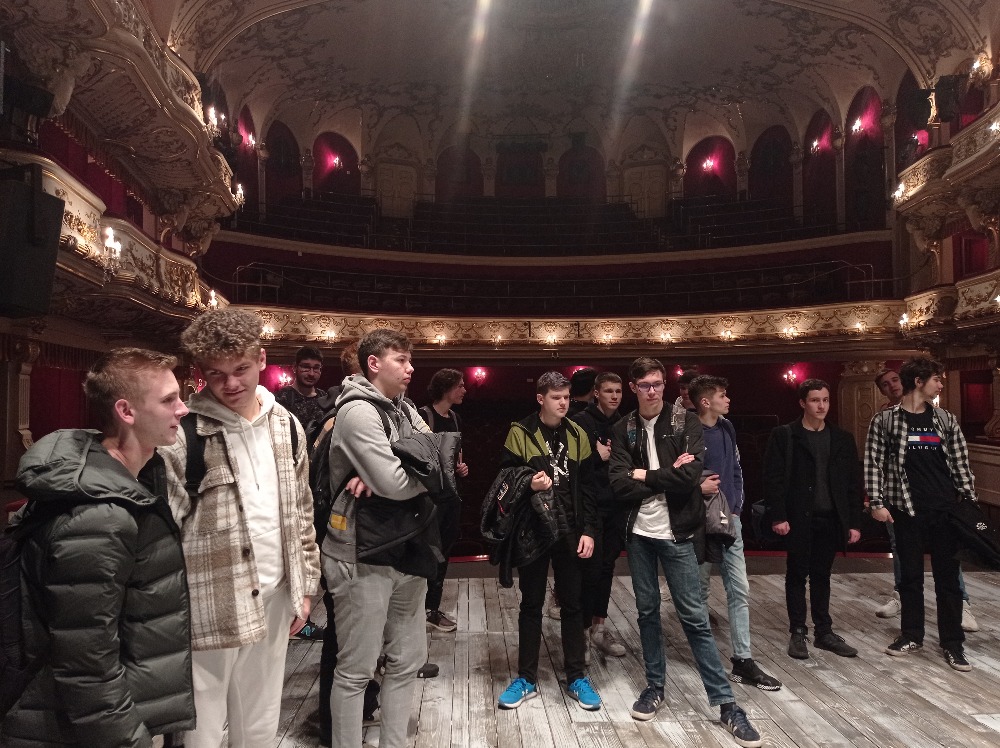 Exkurze do zákulisí Divadla Antonína Dvořáka